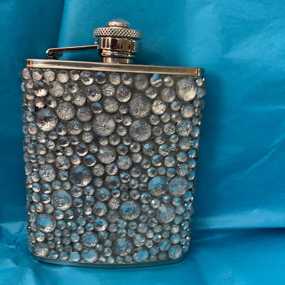 Blinged out flask - Picture 1 of 4
